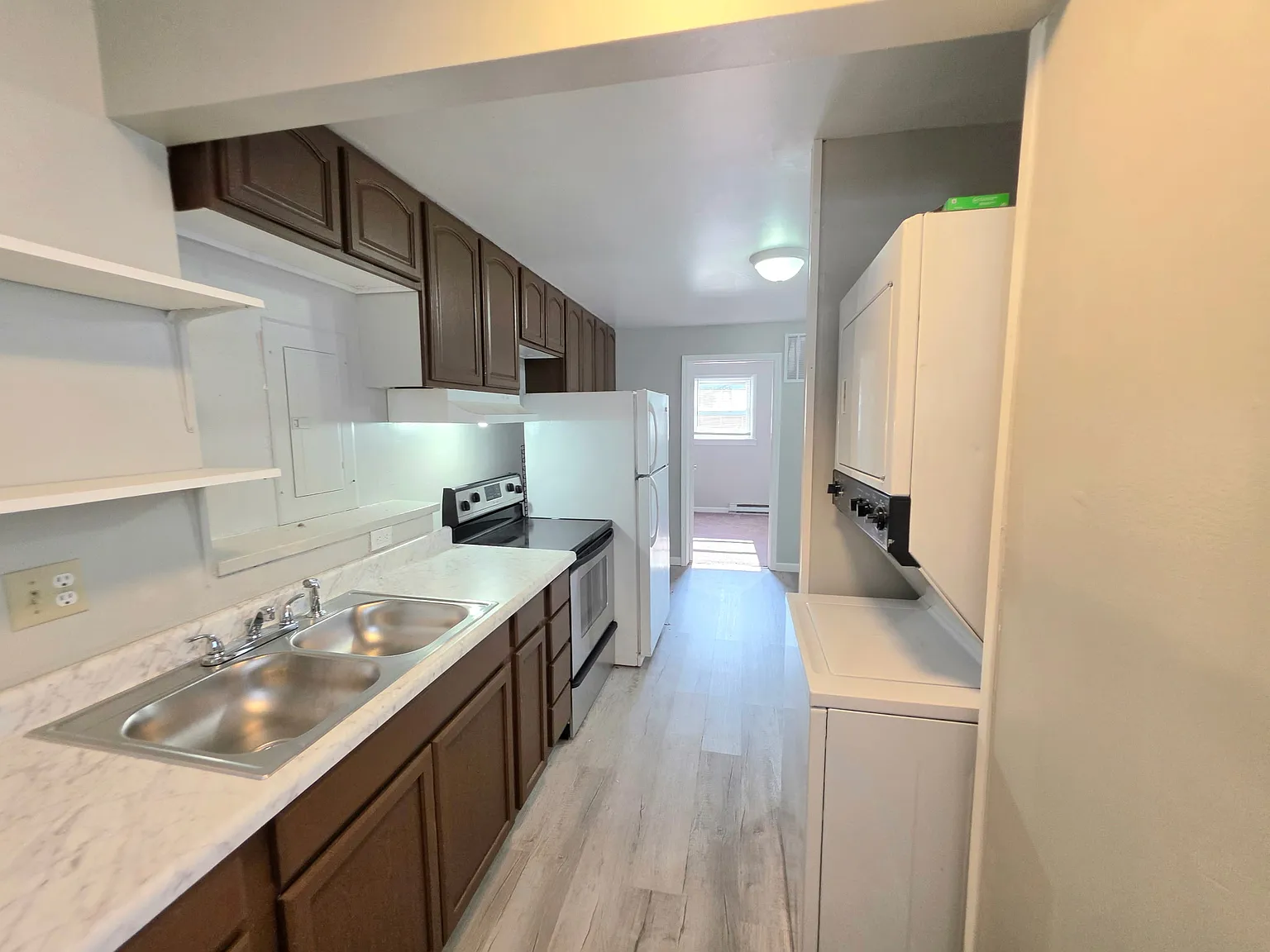3 bed, 1.5 bath, 700 sqft, $1,050 — Photo 4