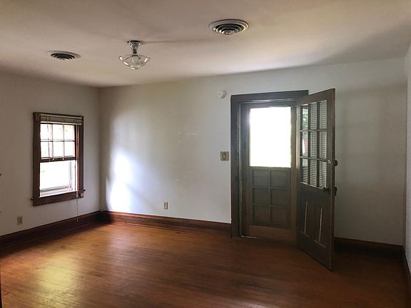 3rd image of 203 1/2 E Main St