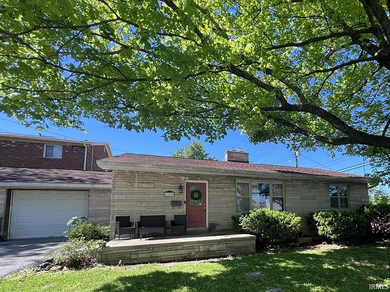 120 E Dixie St — Photo 18