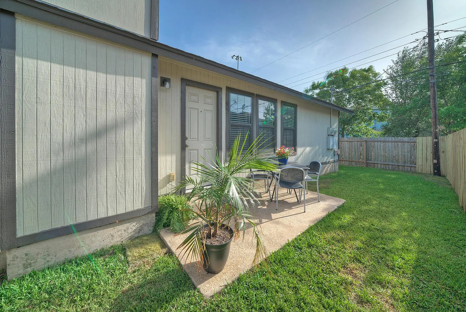 2 bed, 2.0 bath, 1105 sqft, $1,550 — Photo 2