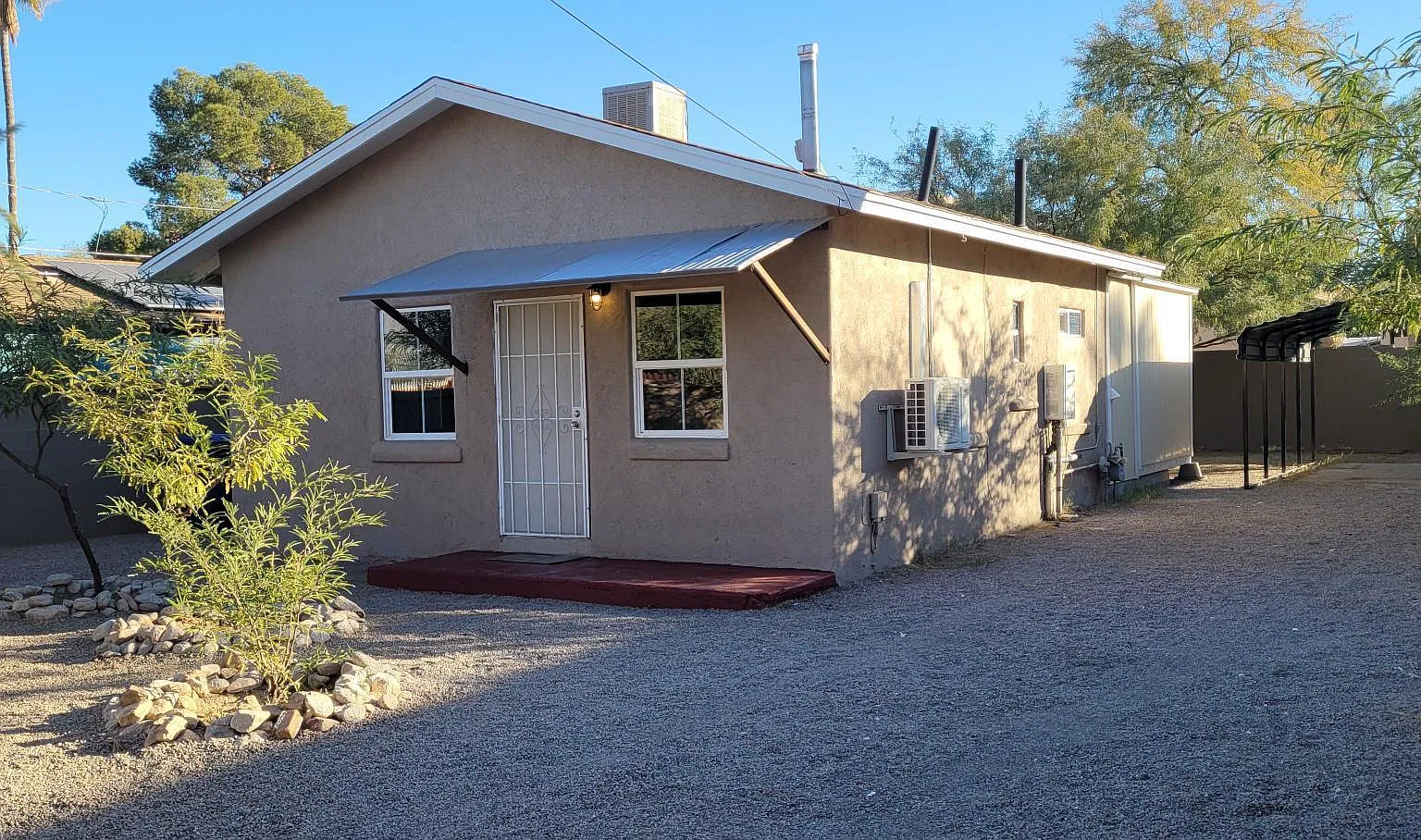 2 bed, 1.0 bath, 700 sqft, $1,275 — Photo 1