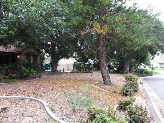 Quiet neighborhood of beautiful homes.