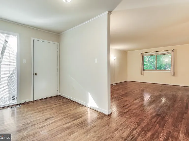 7220 Vistas Ln — Photo 11