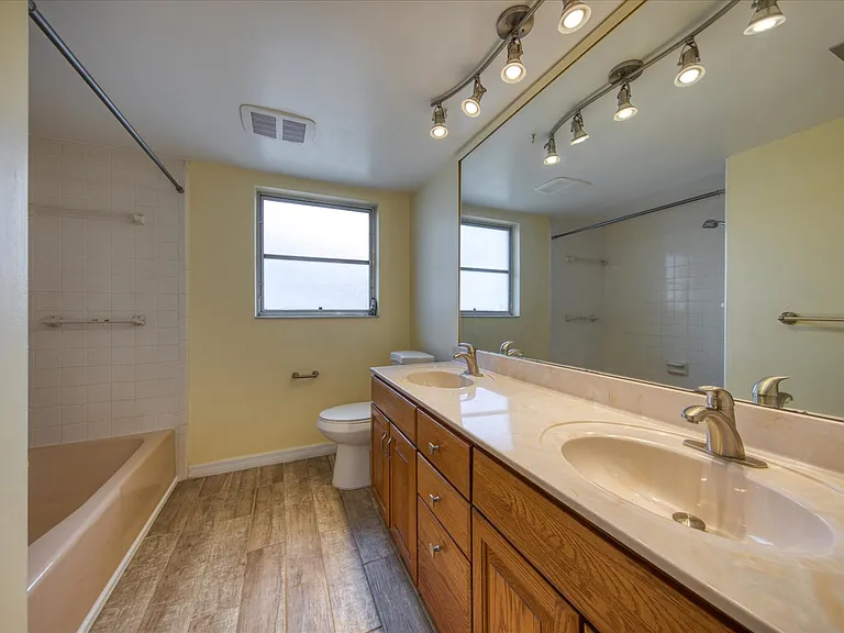 1901 Dolphin Dr — Photo 15
