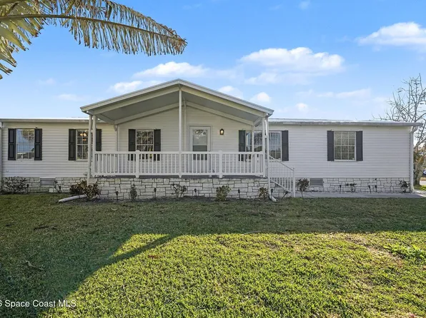 926 Laurel Cir, Barefoot Bay, FL 32976