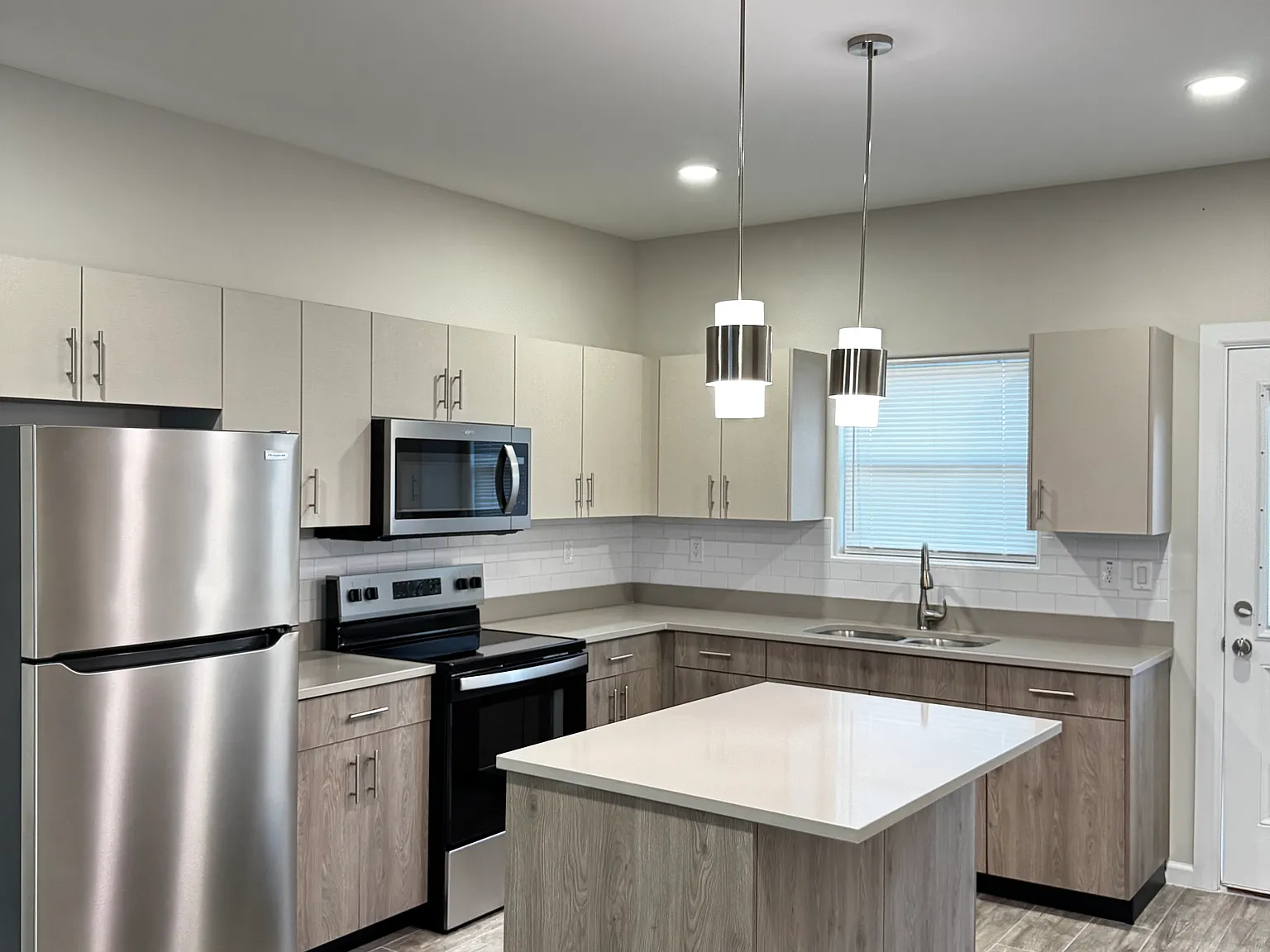 3 bed, 1080 sqft, $1,250 — Photo 4