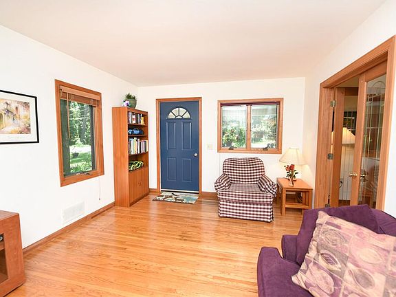 5th image of 216 Golf Ave