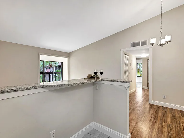 1109 Duncan Cir #201 — Photo 17