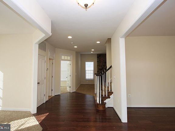 3rd image of 1112 Oakmont Ct