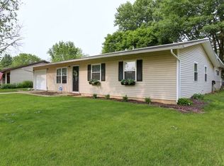 1108 Hollycrest Dr, Champaign, IL