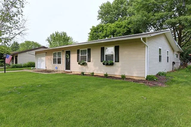 1108 Hollycrest Dr photo 1