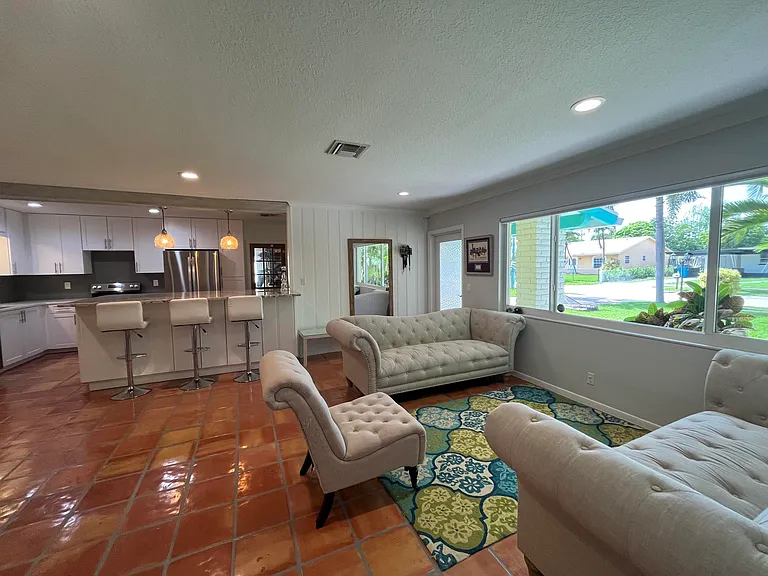 620 NE 9th Ave — Photo 35
