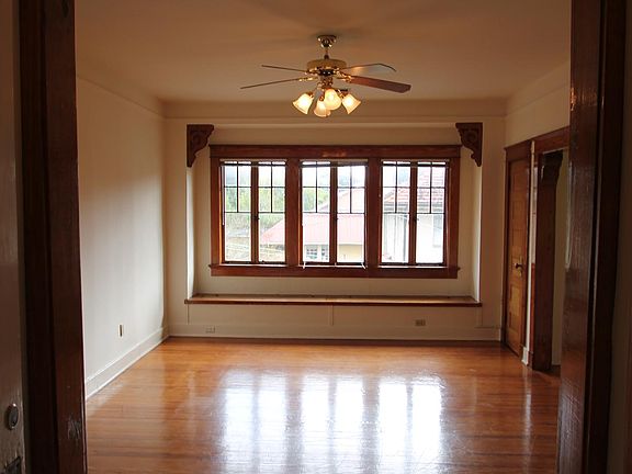 2nd image of 11 Fontainebleau Dr APT C