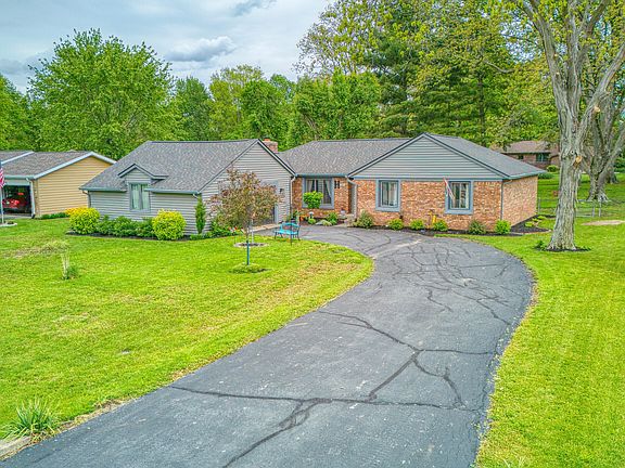 3rd image of 311 Woodland West Dr
