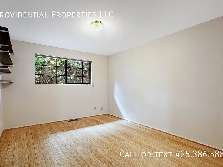 9530 NE 30th St — Photo 13