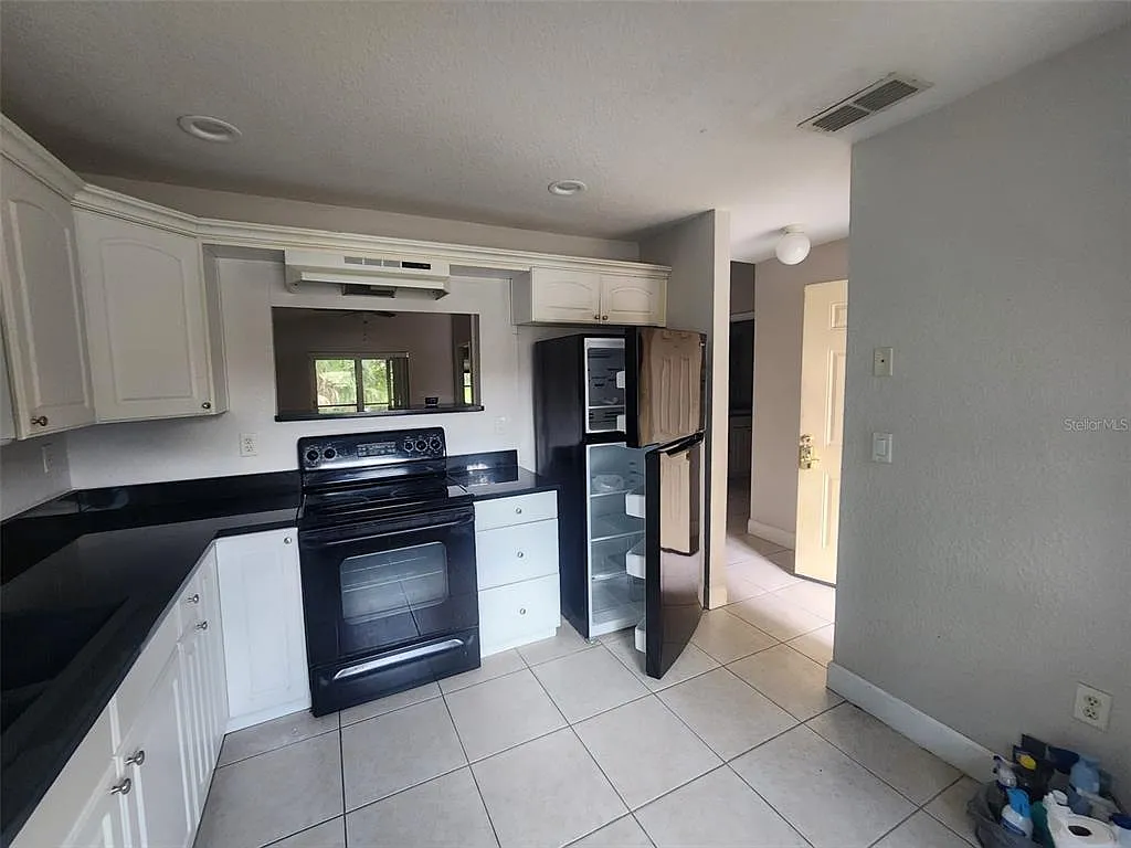 2 bed, 2.0 bath, 1021 sqft, $1,800 — Photo 3