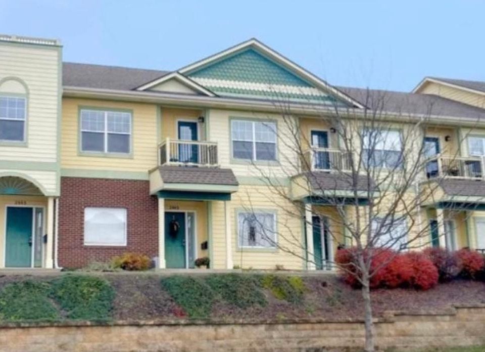 Front of unit street access