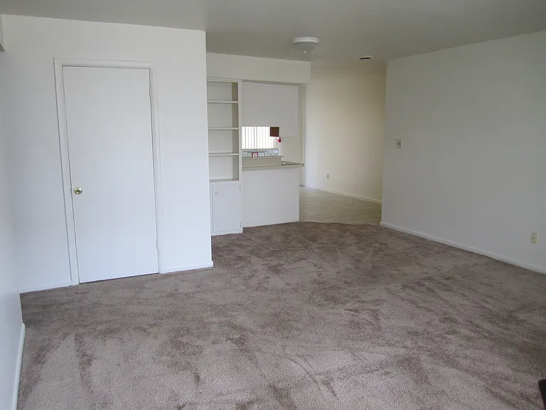 Guion Creek Apartments — Photo 36