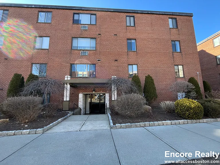 220 Babcock St #3A — Photo 4
