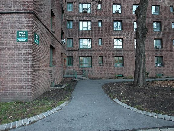 3rd image of 1725 Purdy St APT 5C