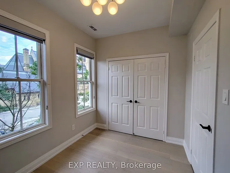 601 Adelaide St W — Photo 20