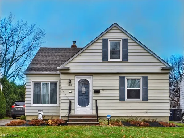 1398 Parkview Dr, Lyndhurst, OH 44124