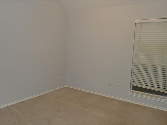 5th image of 1401 Mockingbird Ln