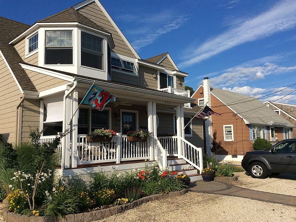 2nd image of 363 N 2nd St
