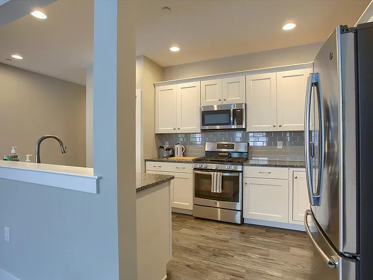 1747 Shady Ln — Photo 10