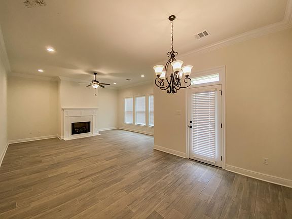 5th image of 708 Dianne Ln