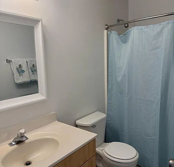 1105 Loman Ln — Photo 17