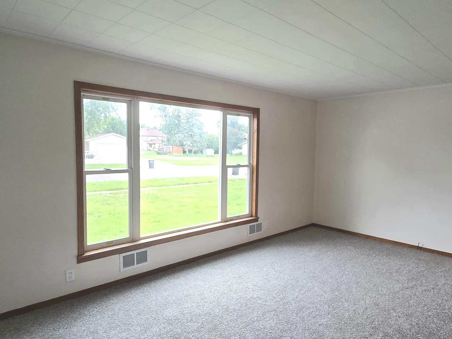 2 bed, 850 sqft, $875 — Photo 2