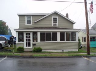 5 Holland St, Alexandria Bay, NY 13607