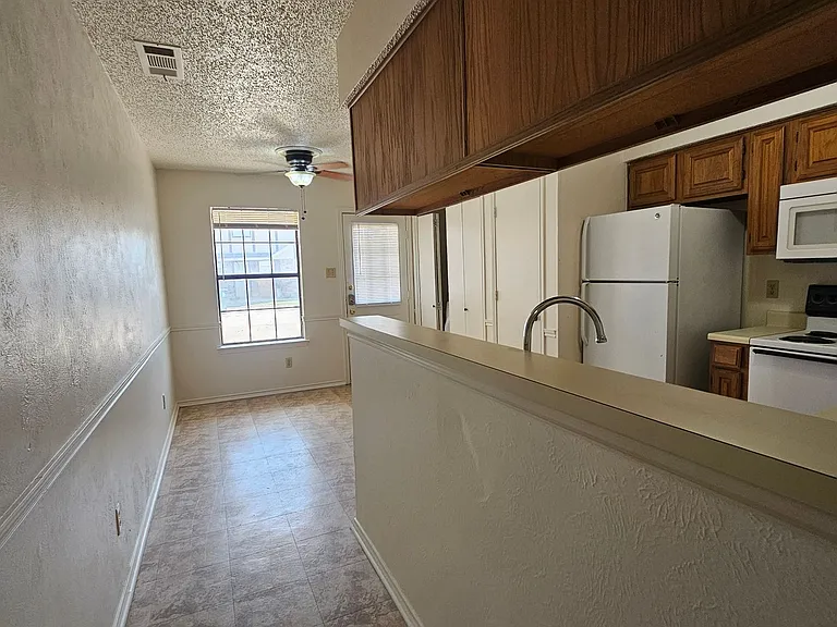 544 E Windsor Dr — Photo 30