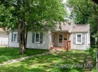 911 E Stevenson St, Taylorville, IL 62568