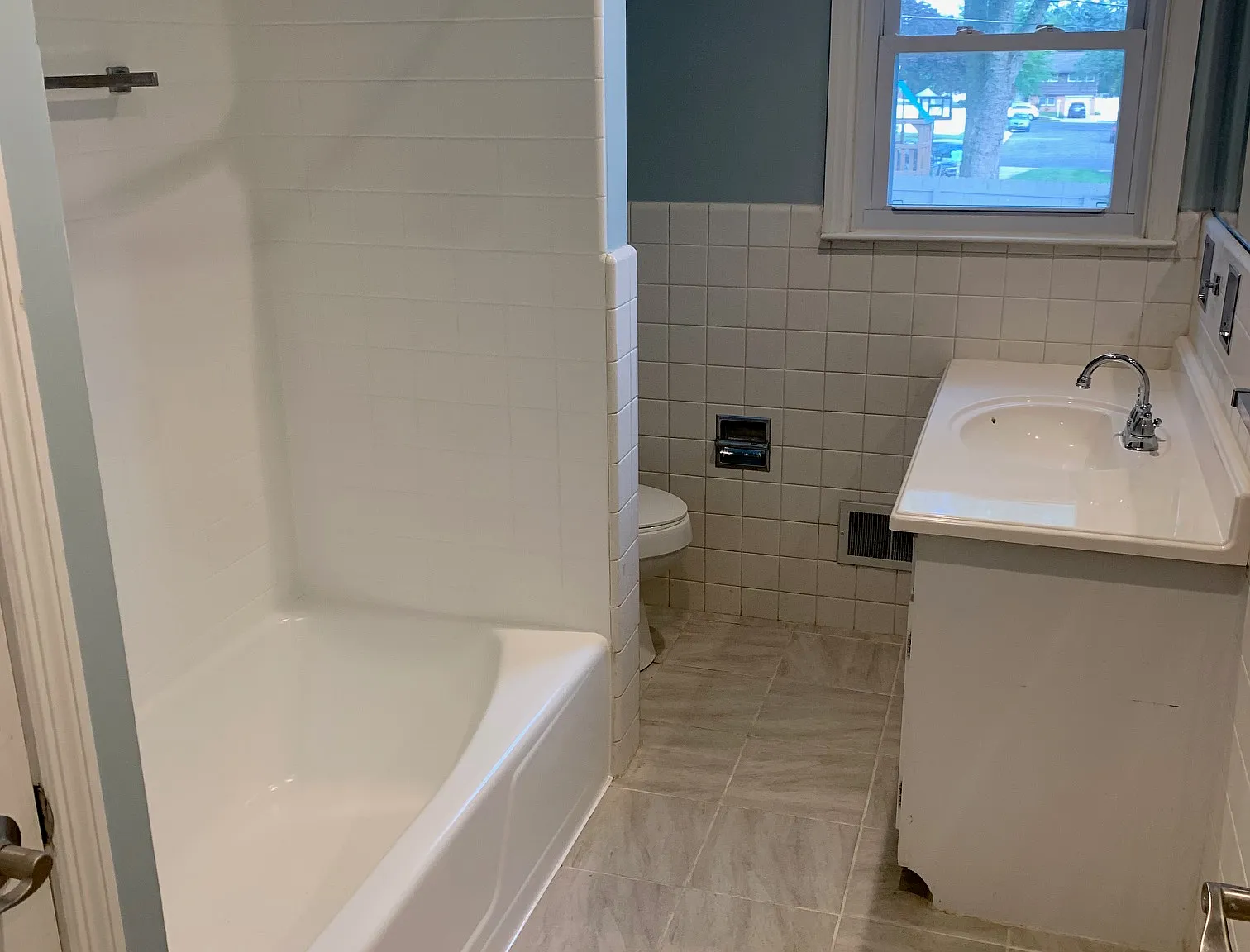 3 bed, 1.5 bath, 1600 sqft, $2,425 — Photo 3