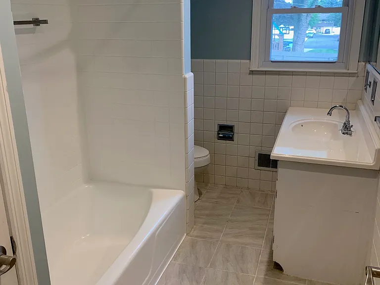 Full Bathroom