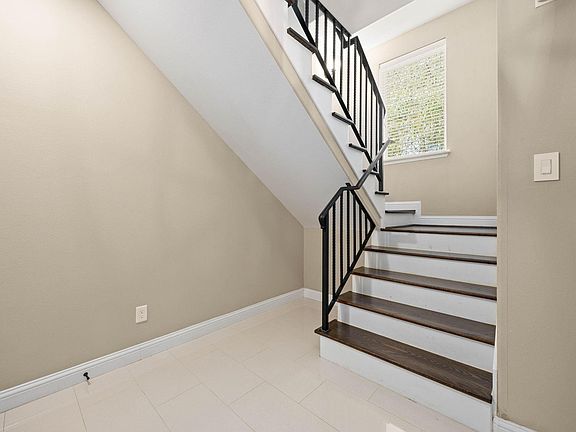 5th image of 928 W 20th St #A