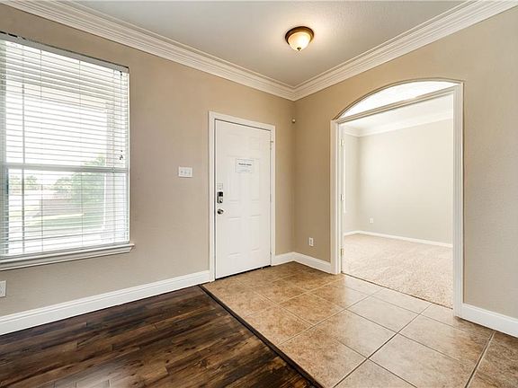 4th image of 2860 Tangleglen Dr