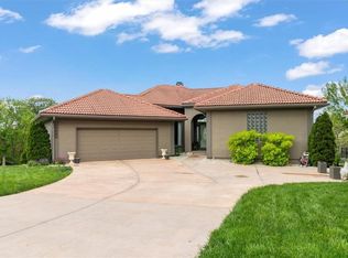 5408 NE Wedgewood Ln, Lees Summit, MO 64064