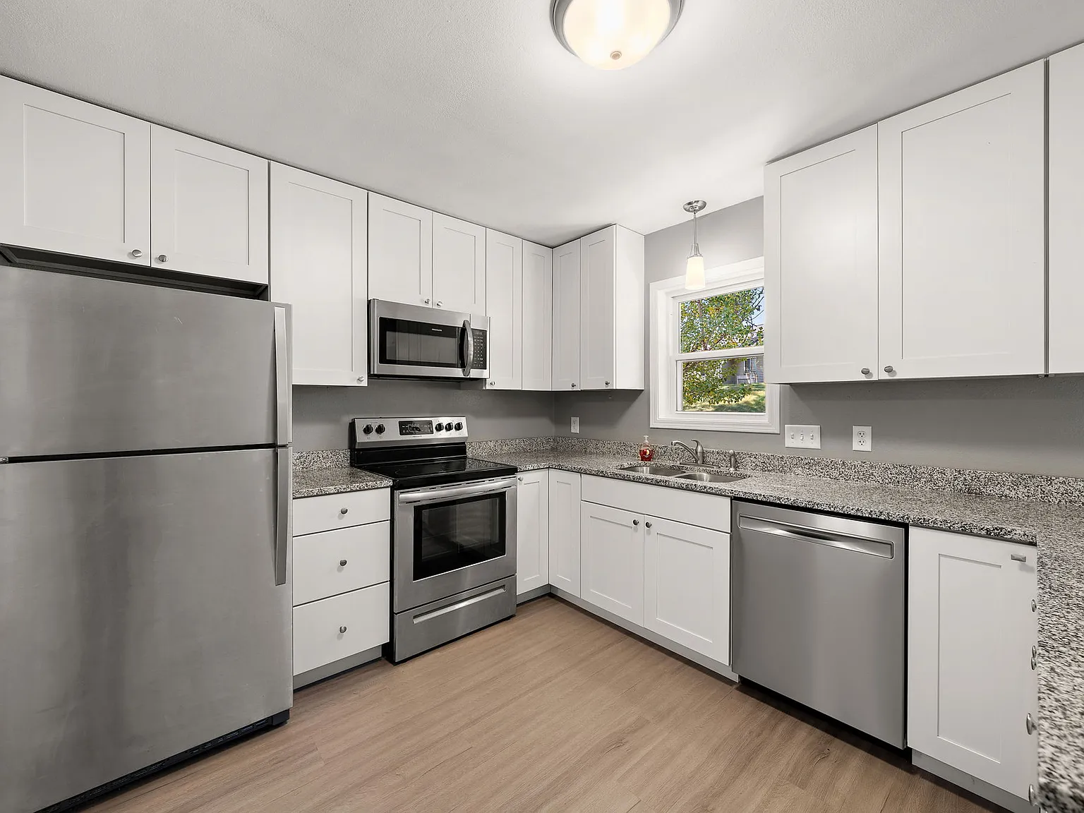2 bed, 1100 sqft, $1,475 — Photo 4