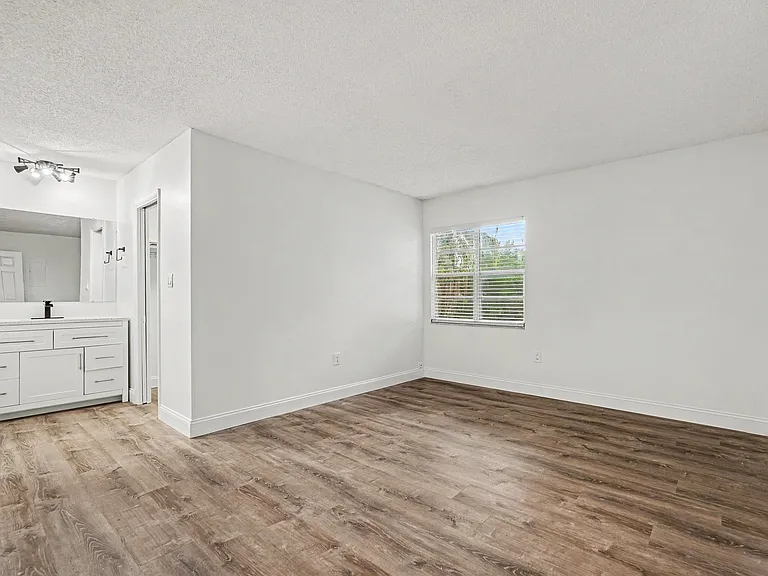 9208 N Connechusett Rd #C — Photo 15