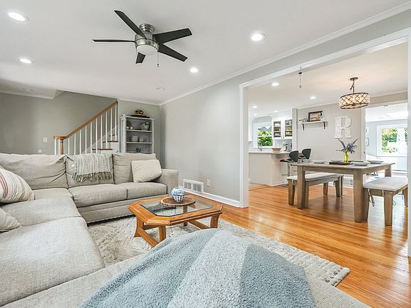 4th image of 17 Greenwood Ave