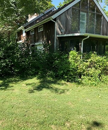 2nd image of 310 Earl St