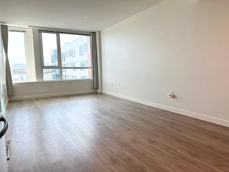 300 Berry St #806 — Photo 9