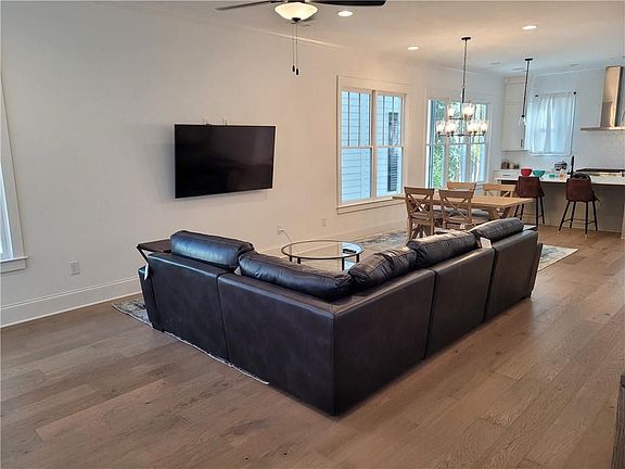 4th image of 160 Villa Magnolia Ln