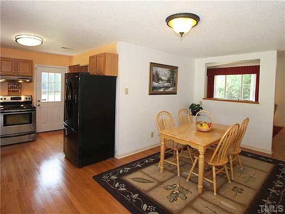 5th image of 2204 Winterberry Dr