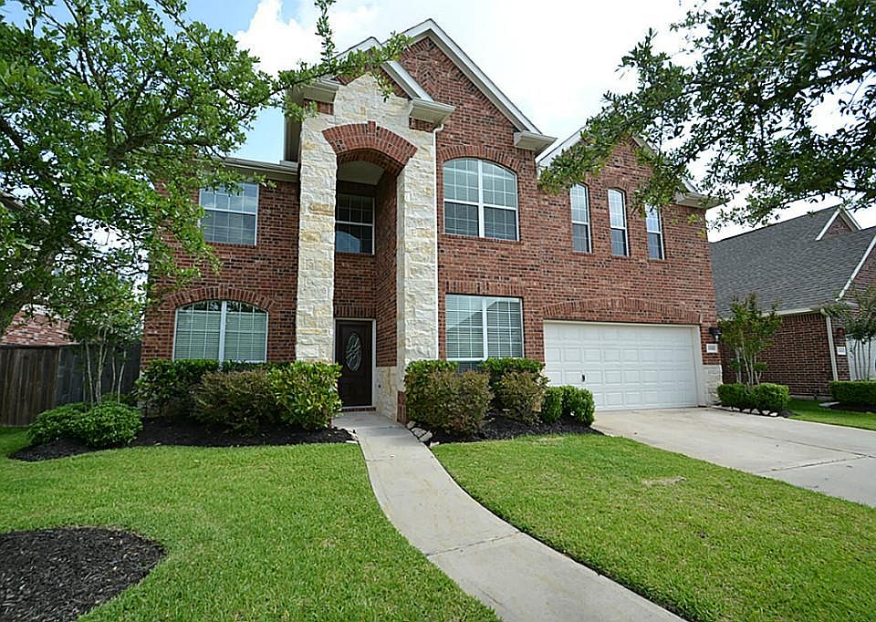 Front view of this outstanding home located at 5218 Lacey Oak Meadow Dr.