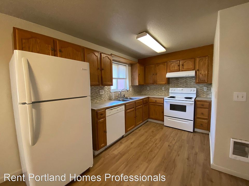 1st image of 4612 NE Portland Hwy APT 2