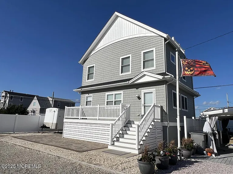 112 Albacore Dr — Photo 32